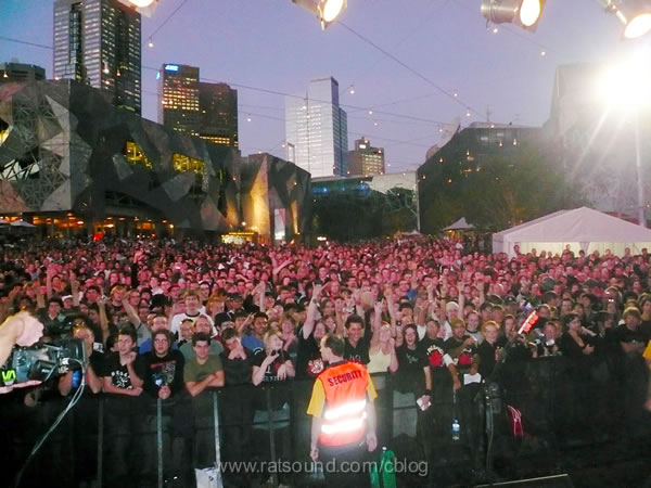 melb_crowd.jpg