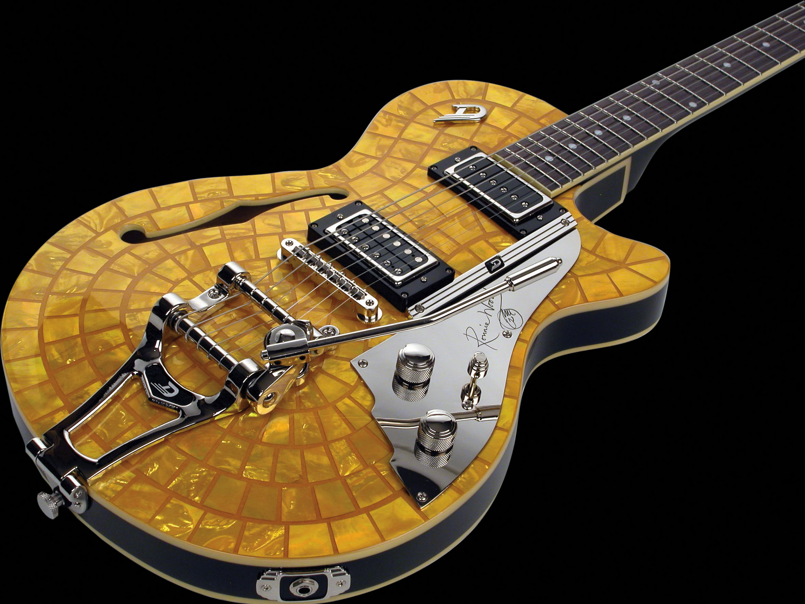 Guitar-guitar-27380523-2560-1920.jpg
