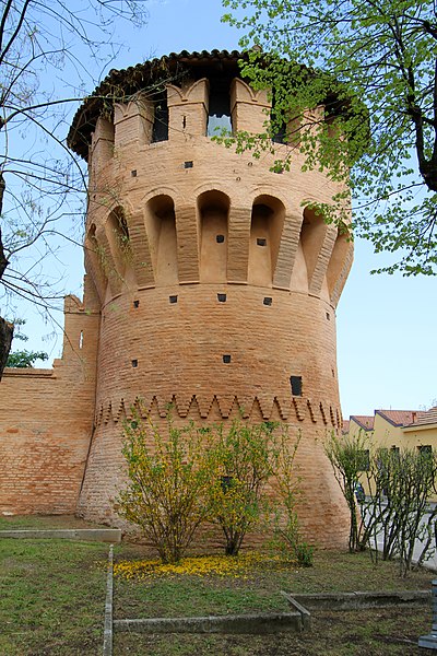 400px-Budrio%2C_torre_sud-est_delle_mura_medievali_-_panoramio_%281%29.jpg
