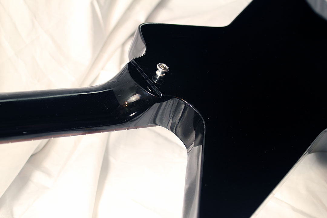 Gibson_explorer_blk_neck_joint_1.jpg