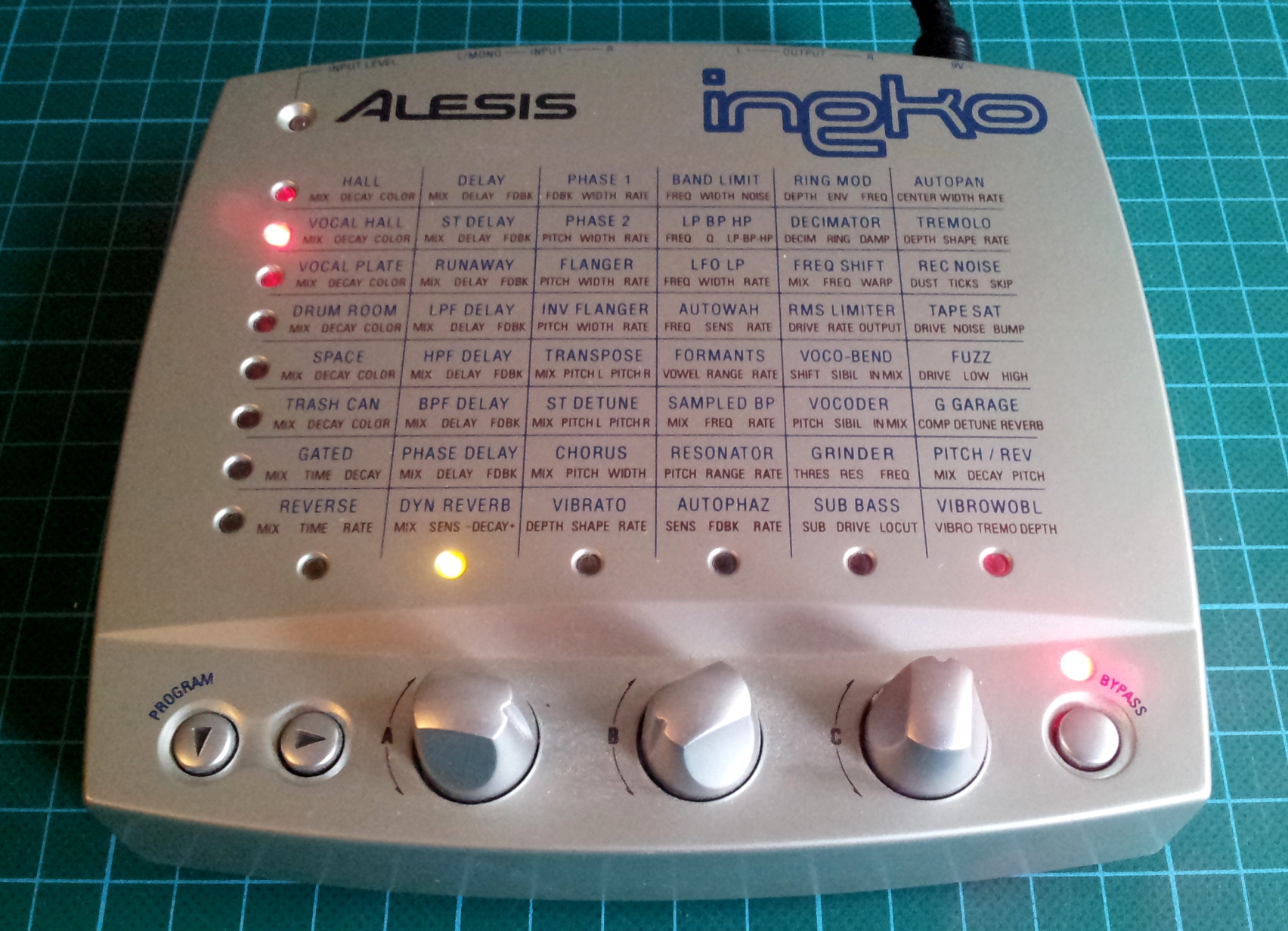 alesis-ineko-464412.jpg