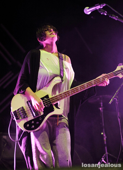 Warpaint_Hollywood_Palladium_09-22-10_03.jpg