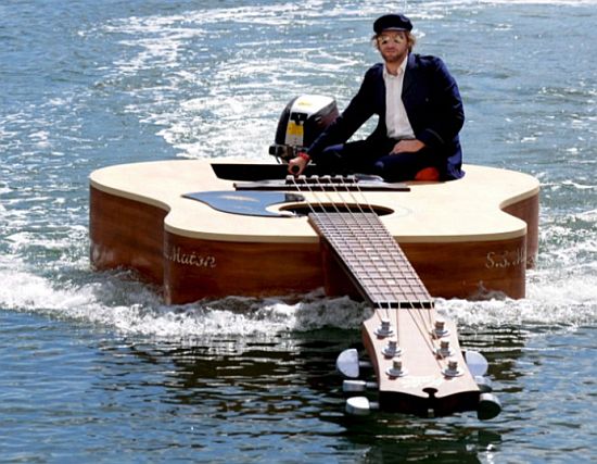 guitar-boat_KzhVv_52.jpg