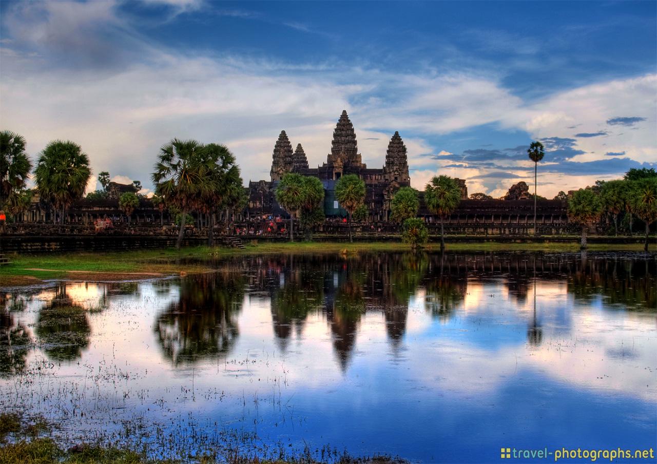 angkor-wat-hdr-photo-flood-reflection.jpg