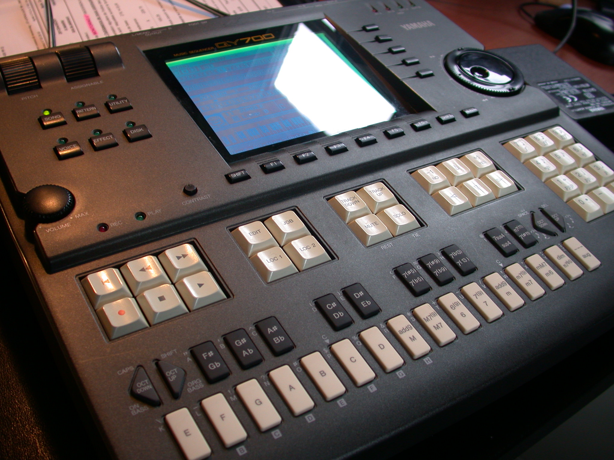 yamaha-qy700-539277.jpg