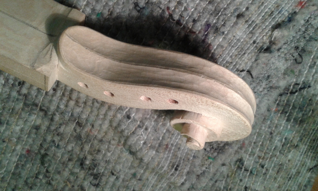holzig_geige1_schnecke_hohlkehle.jpg