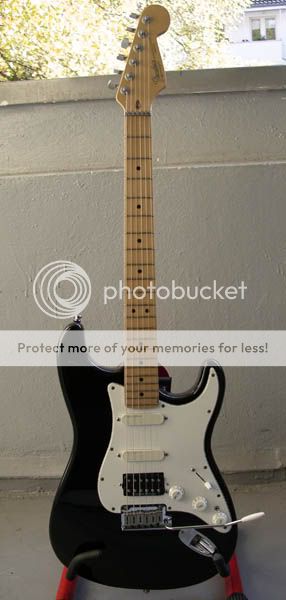 Fender-Strat005-sm.jpg