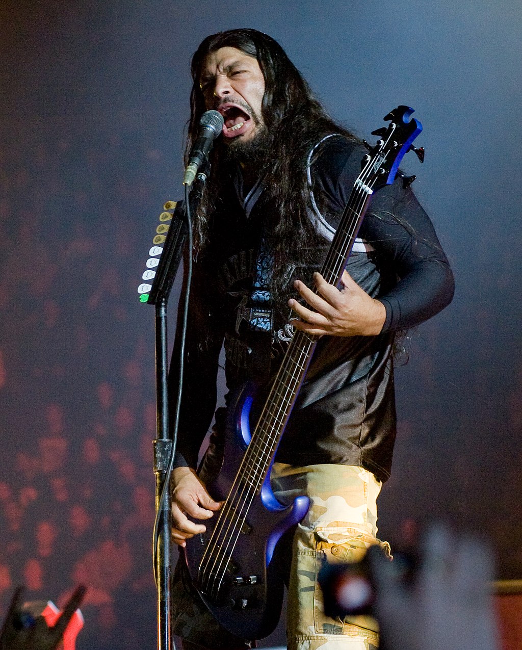 1024px-Robert_Trujillo_live_in_London_2008-09-15.jpg