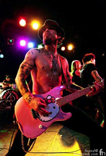 dave-navarro-hello-kitty-stratocaster-fender-squier-guitar.jpg