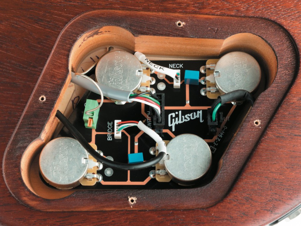 Gibson-Les-Paul-Studio-Faded_04-1067x800.jpg