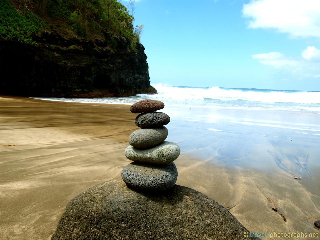 stones-kalalau-trail-hawaii-kauai-na-pali-coast.jpg