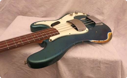 fender-Precision-1966-Lake-Placid-Blue-big.jpg