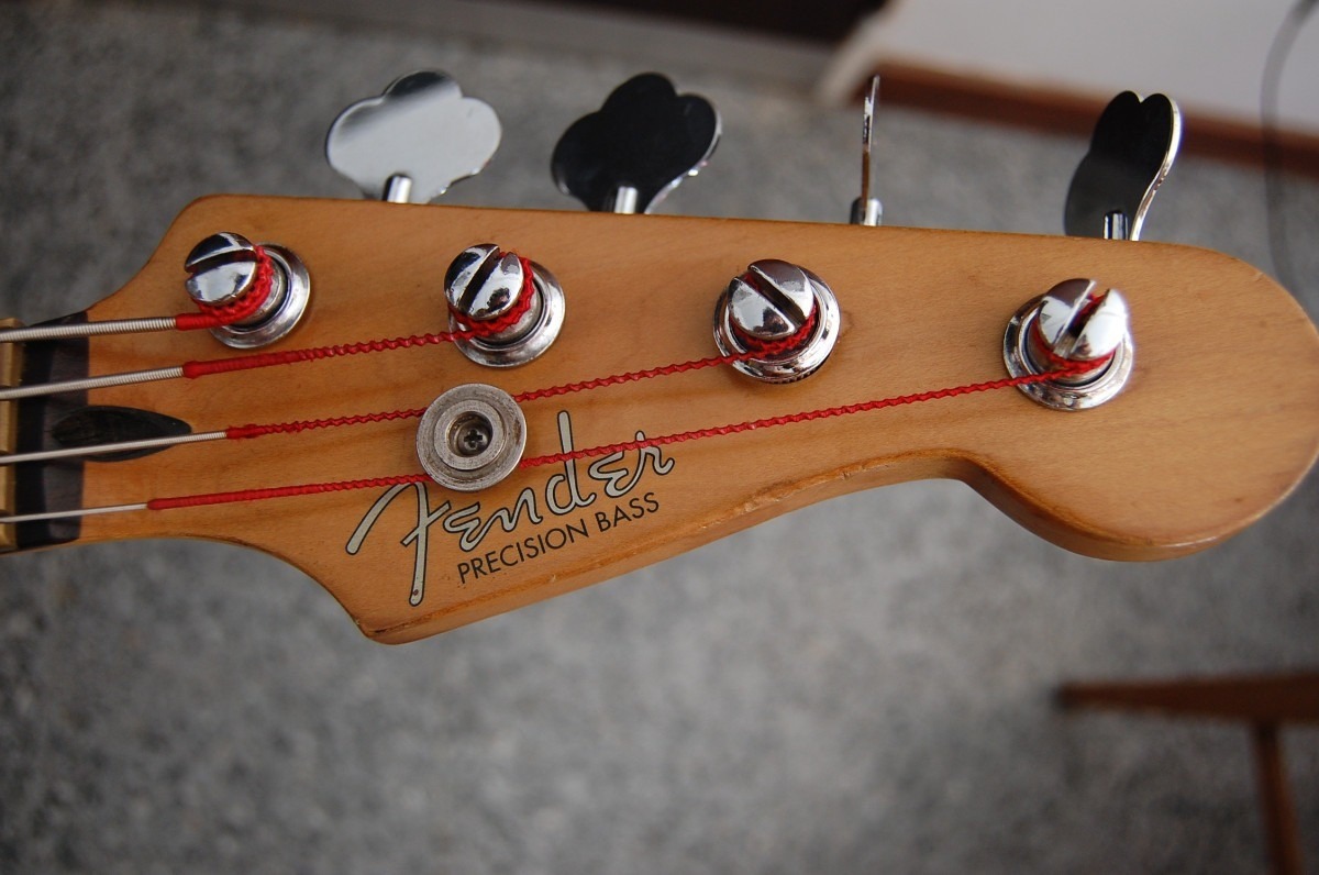 fender-precision-cowpoke-activo-1995-D_NQ_NP_16791-MLA20125566839_072014-F.jpg