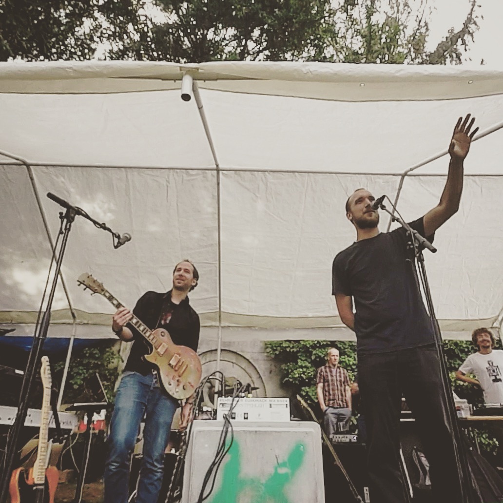 Kunstfehler-Live-Musik-Köln-Edelweisspiratenfestival-Konzert-Gig-Duo-Band-Rock-Rap-Rockrap-Crossover-Alienkostüm.jpg