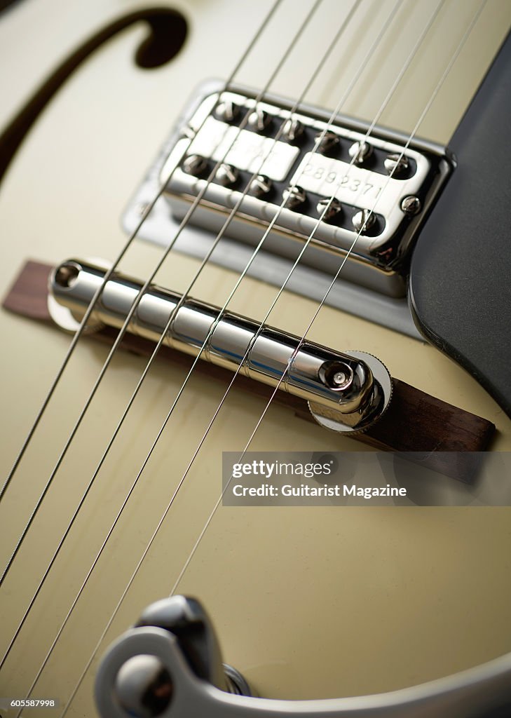 detail-of-the-rocking-bar-bridge-on-a-gretsch-g6118t-players-edition-picture-id605587998