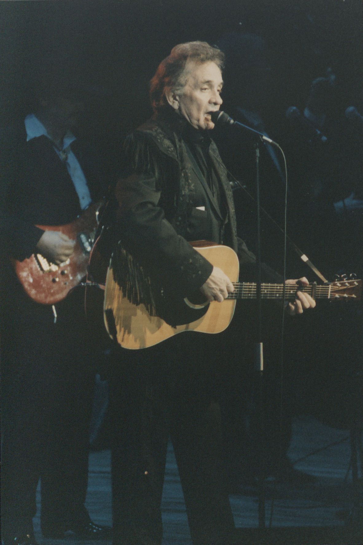 Johnny_Cash_at_the_University_Concert_Hall%2C_Limerick_1993_%289423657412%29.jpg