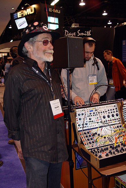 440px-Don_Buchla_and_200e.jpg