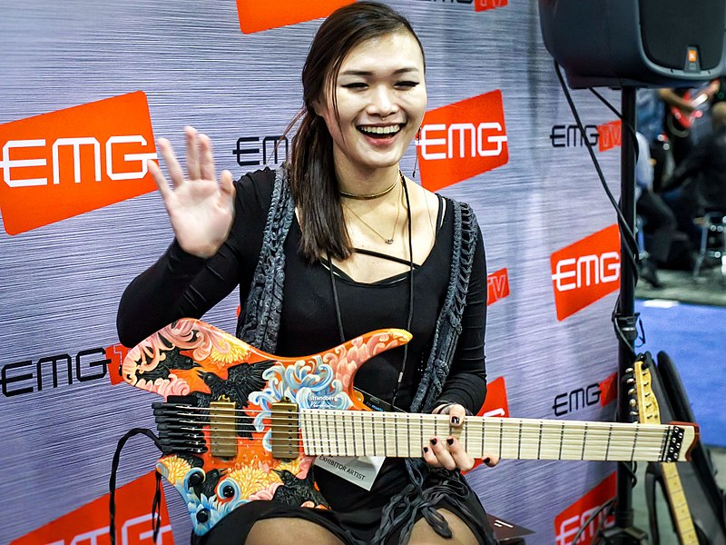 800px-Yvette_Young_at_EMG_booth_NAMM_21st_January_2016.jpg