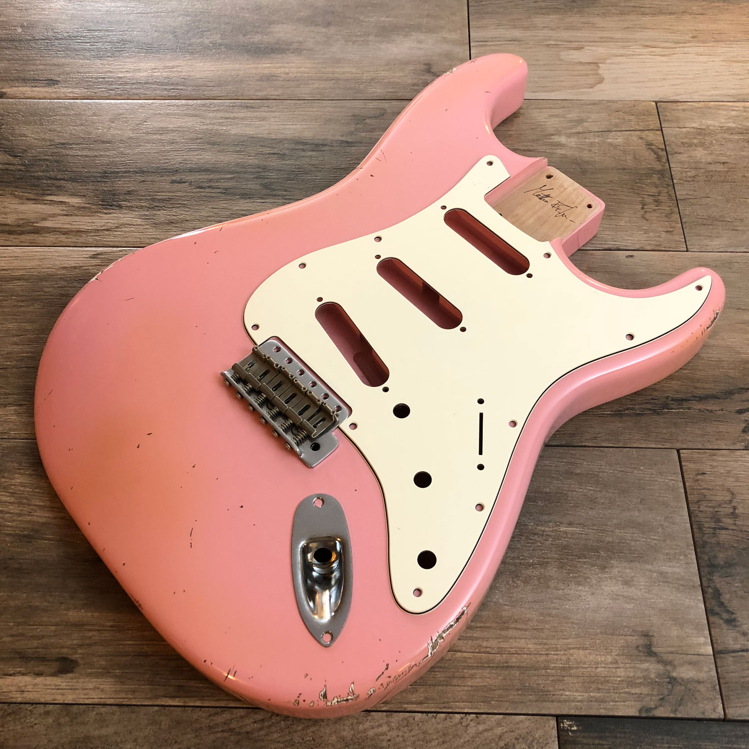 shell-pink-guitar-body_03590918_01.jpg