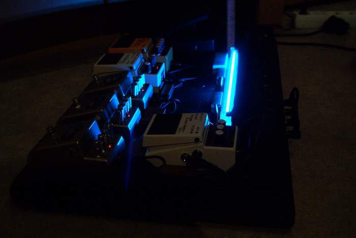 15639d1133029957-zeigt-her-eure-effektboards-mein-fx-board_dunkel-rechts.jpg