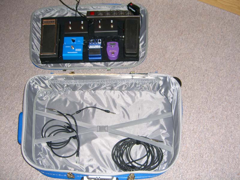 17848d1136576284-zeigt-her-eure-effektboards-koffer2.jpg