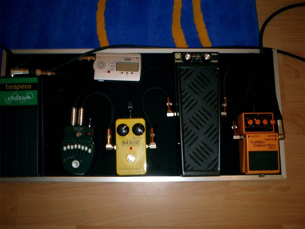 84270d1220205445-zeigt-her-eure-effektboards-part-iii-pedal.jpg