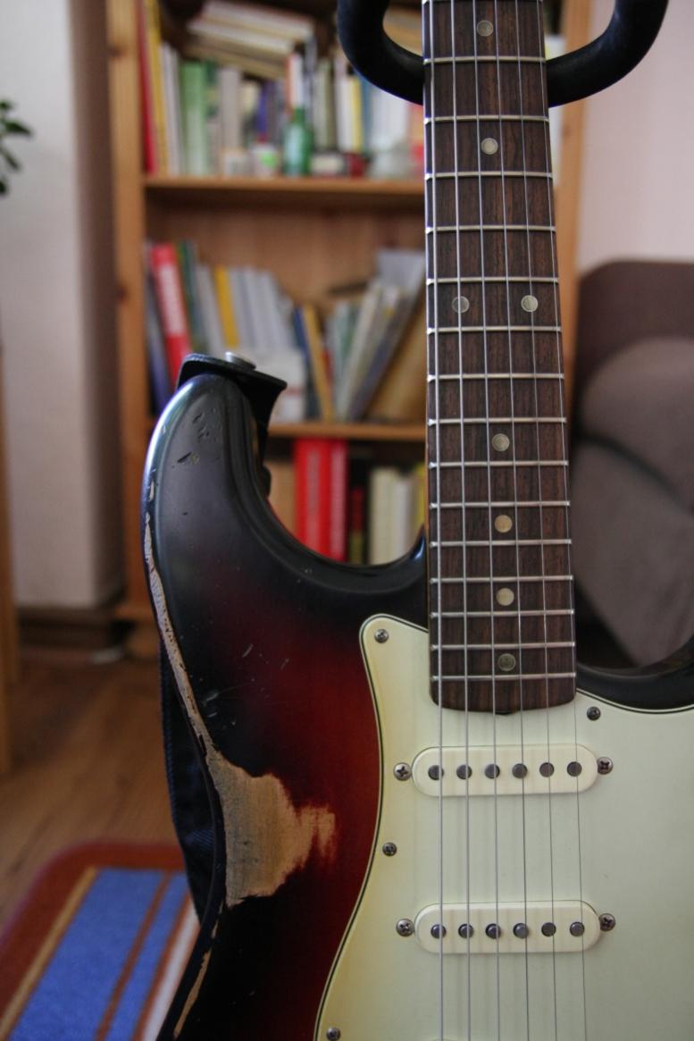 112823d1251196539-fender-stratocaster-user-thread-roadworn3.jpg