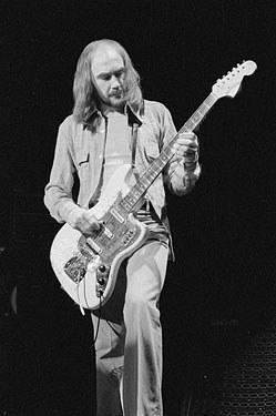 55419d1182795005-bass-fender-custom-shop-limited-release-64-bass-vi-roy.jpg